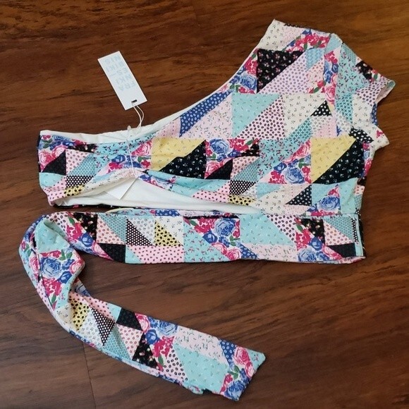 NWT Frankie's Bikinis Pink Blue Crochet Patches Puck Bikini Swim Top Size Large - Picture 4 of 4